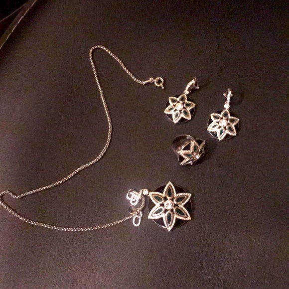 Set - Picture 1 of 1